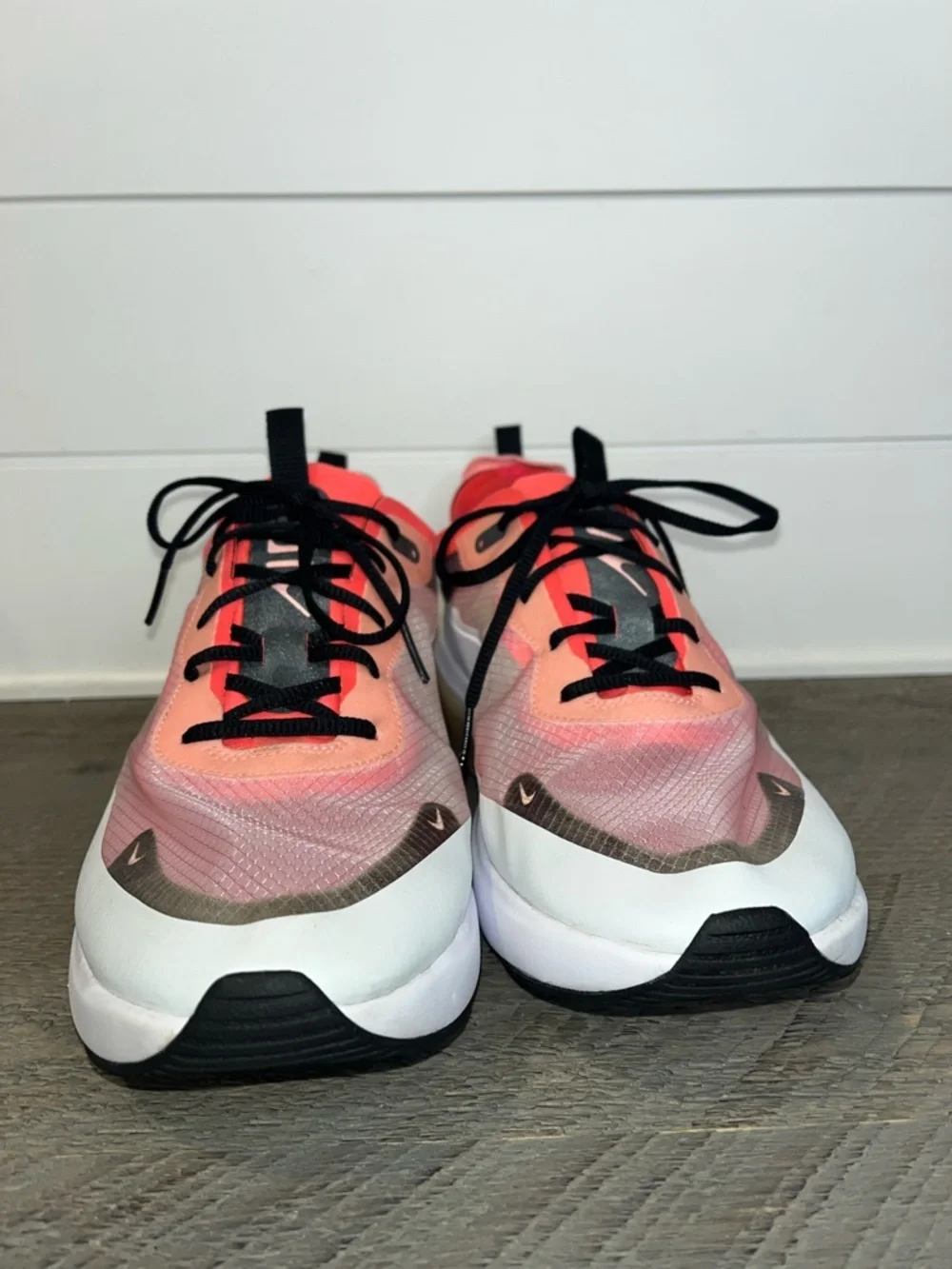 Nike Women's Air Max Dia SE Flash Crimson Sneakers 12 or mens 10.5